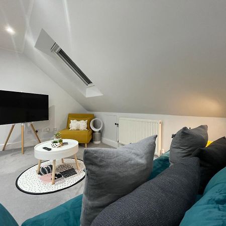 Unique Luxury Detached Apartment In Windsor That Sleeps 4 Экстерьер фото