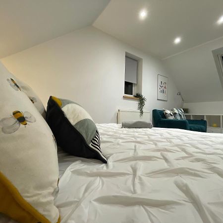 Unique Luxury Detached Apartment In Windsor That Sleeps 4 Экстерьер фото