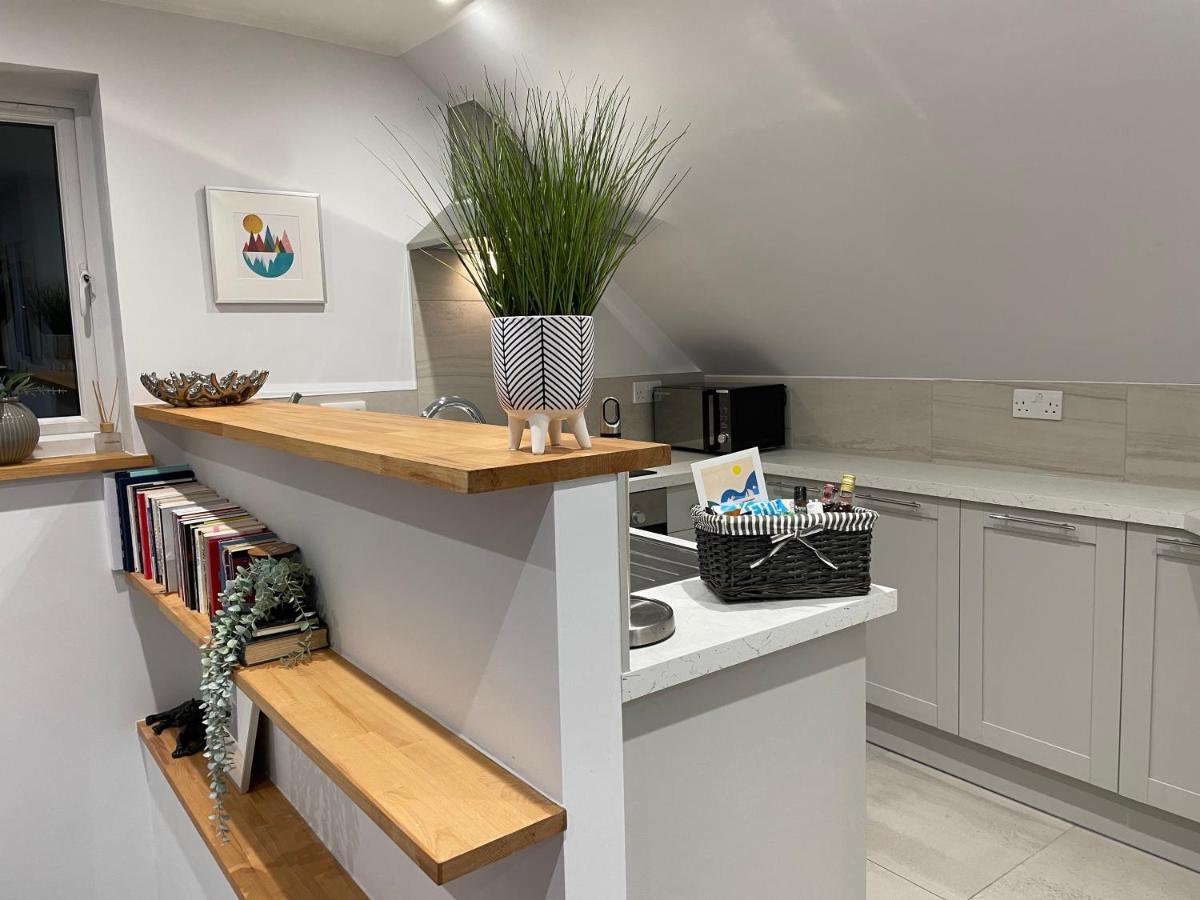 Unique Luxury Detached Apartment In Windsor That Sleeps 4 Экстерьер фото