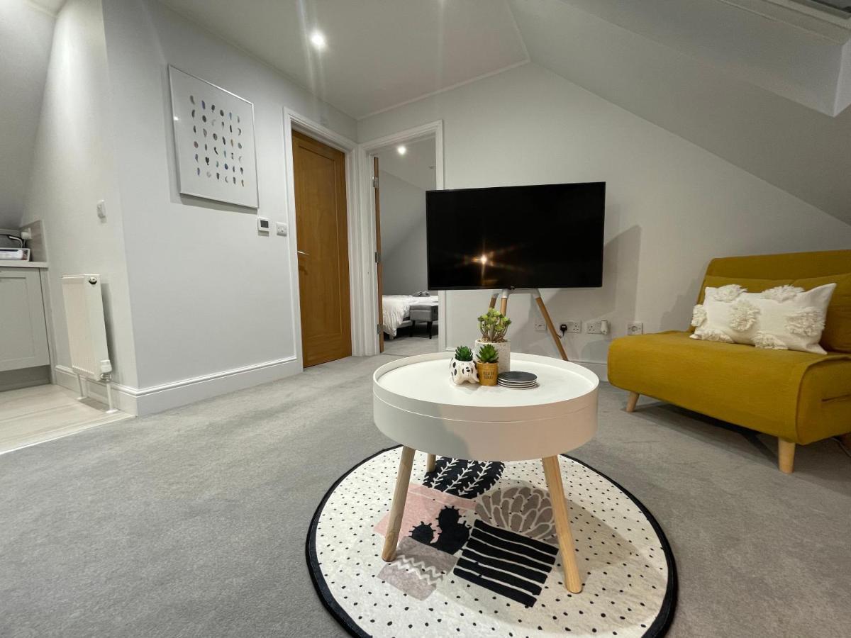 Unique Luxury Detached Apartment In Windsor That Sleeps 4 Экстерьер фото