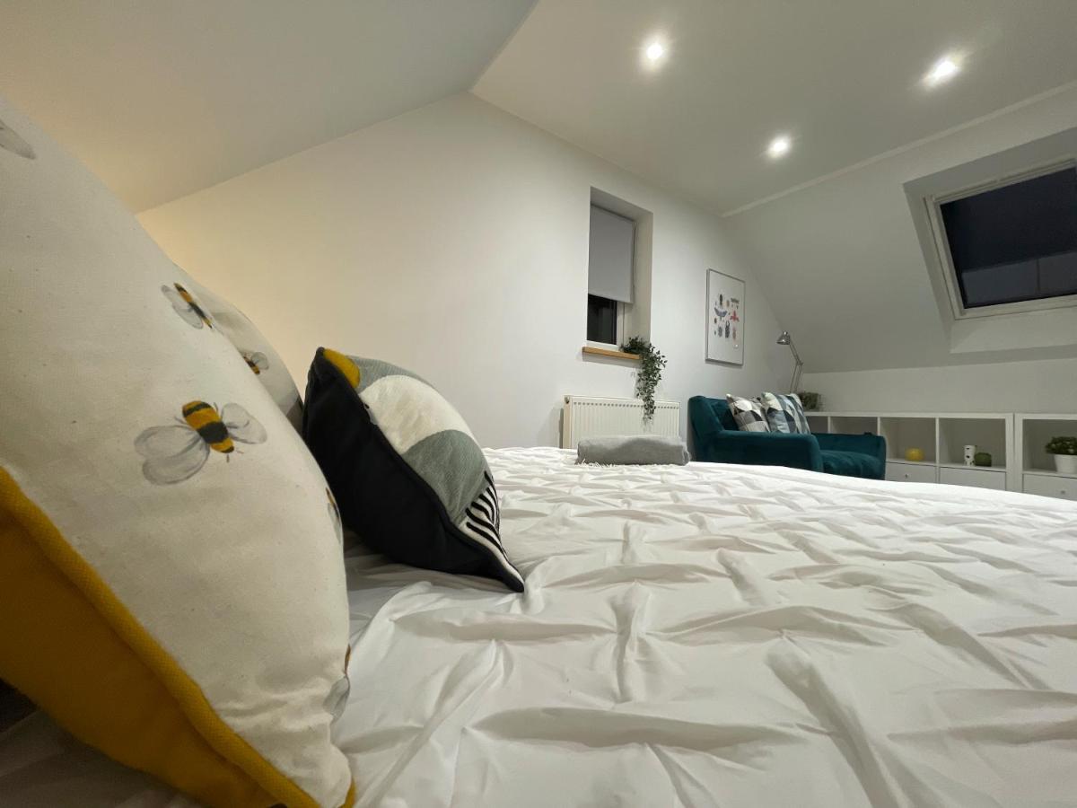 Unique Luxury Detached Apartment In Windsor That Sleeps 4 Экстерьер фото
