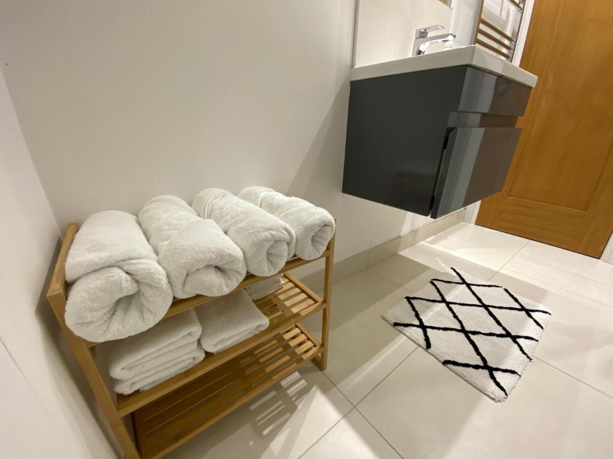 Unique Luxury Detached Apartment In Windsor That Sleeps 4 Экстерьер фото