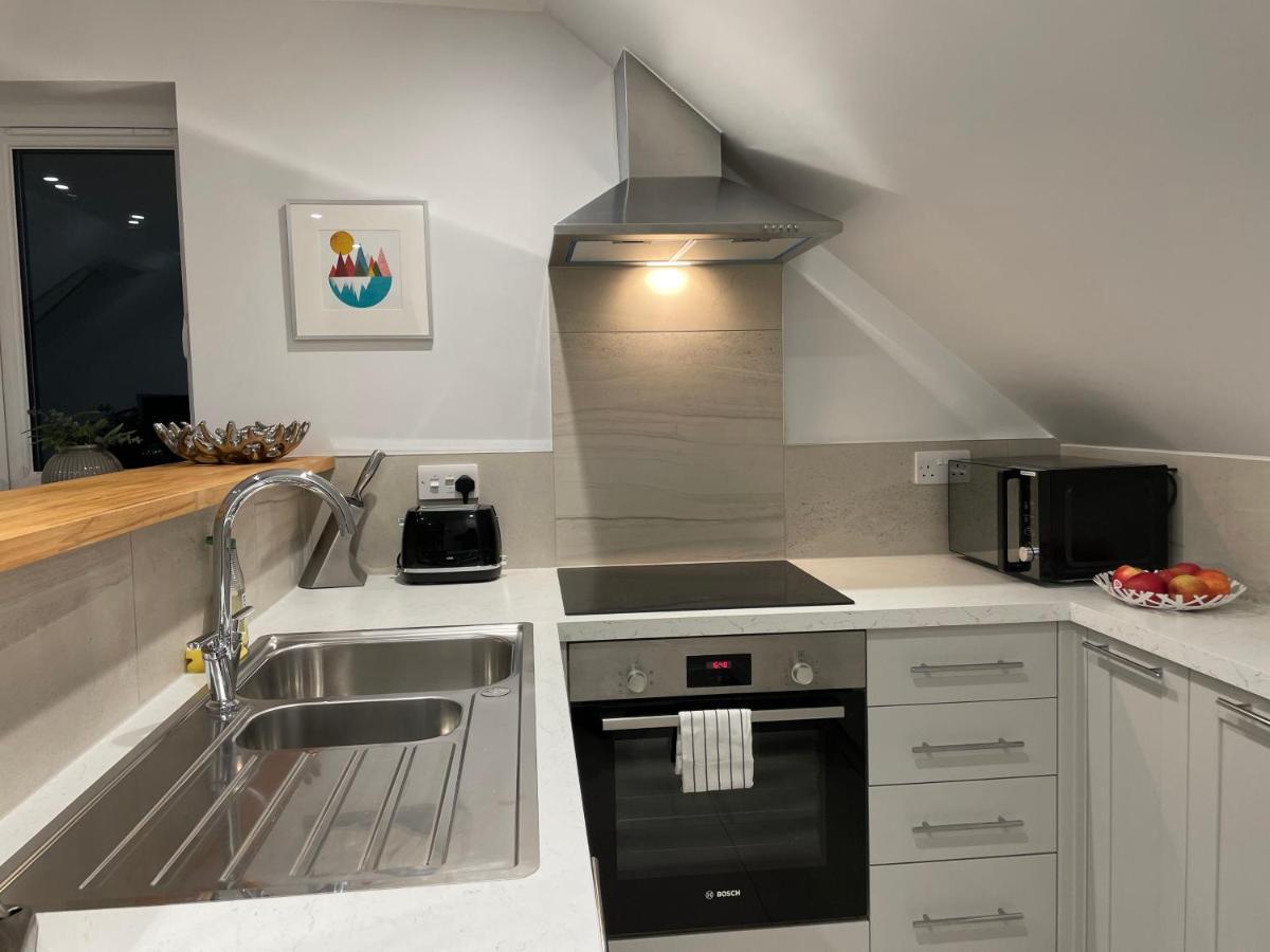 Unique Luxury Detached Apartment In Windsor That Sleeps 4 Экстерьер фото