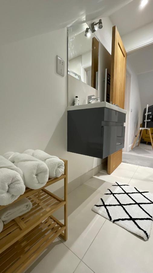 Unique Luxury Detached Apartment In Windsor That Sleeps 4 Экстерьер фото