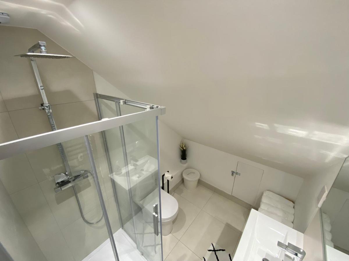 Unique Luxury Detached Apartment In Windsor That Sleeps 4 Экстерьер фото
