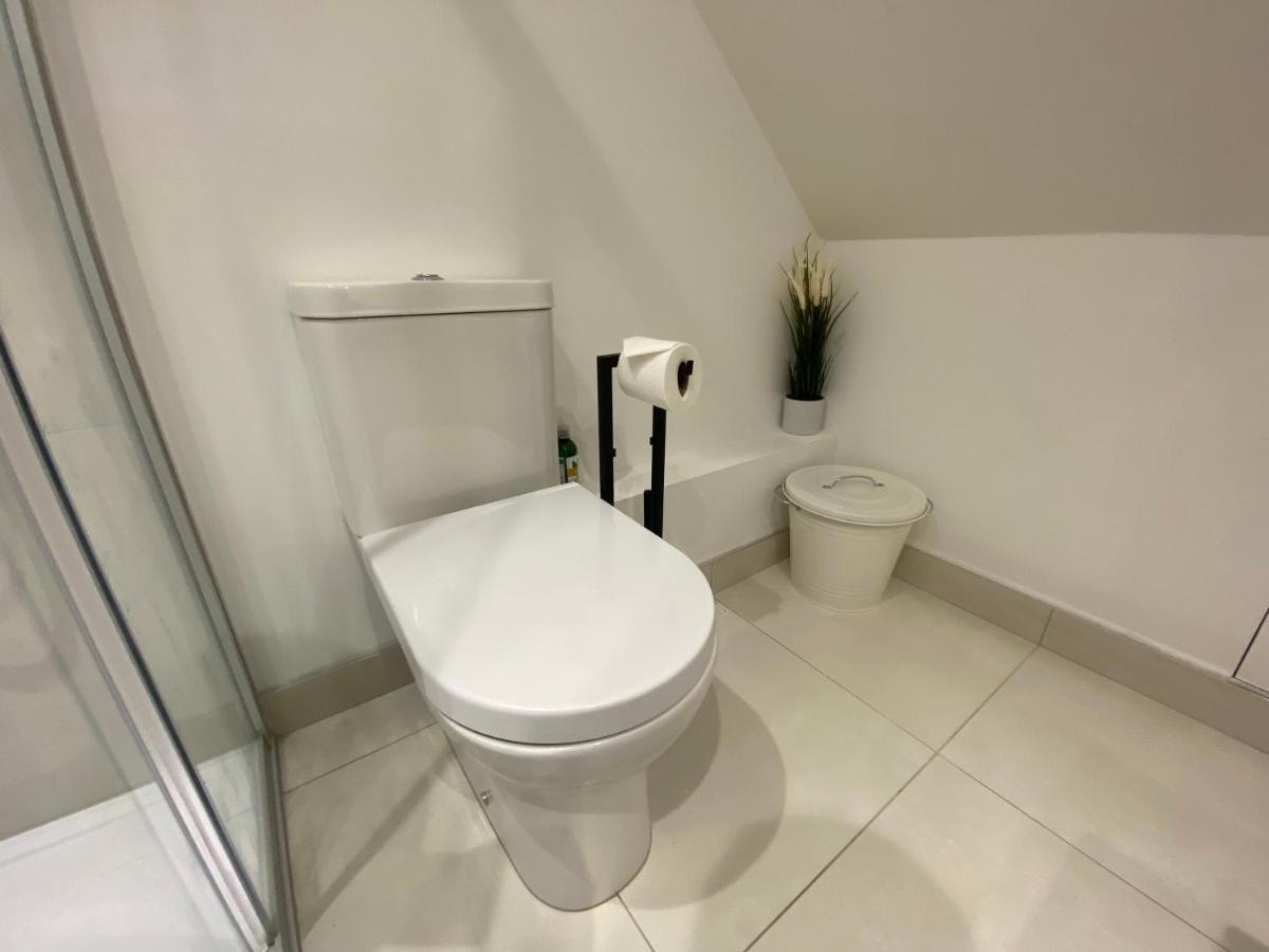 Unique Luxury Detached Apartment In Windsor That Sleeps 4 Экстерьер фото