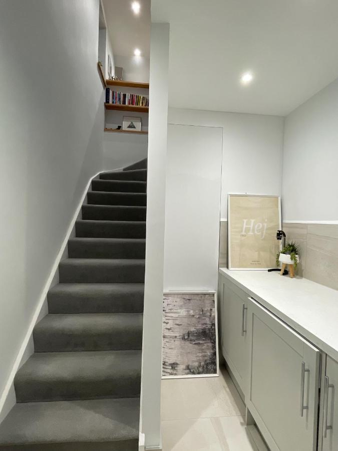 Unique Luxury Detached Apartment In Windsor That Sleeps 4 Экстерьер фото