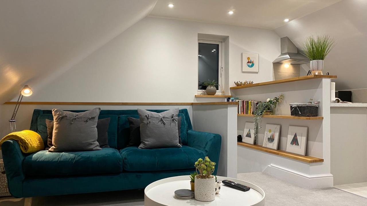 Unique Luxury Detached Apartment In Windsor That Sleeps 4 Экстерьер фото